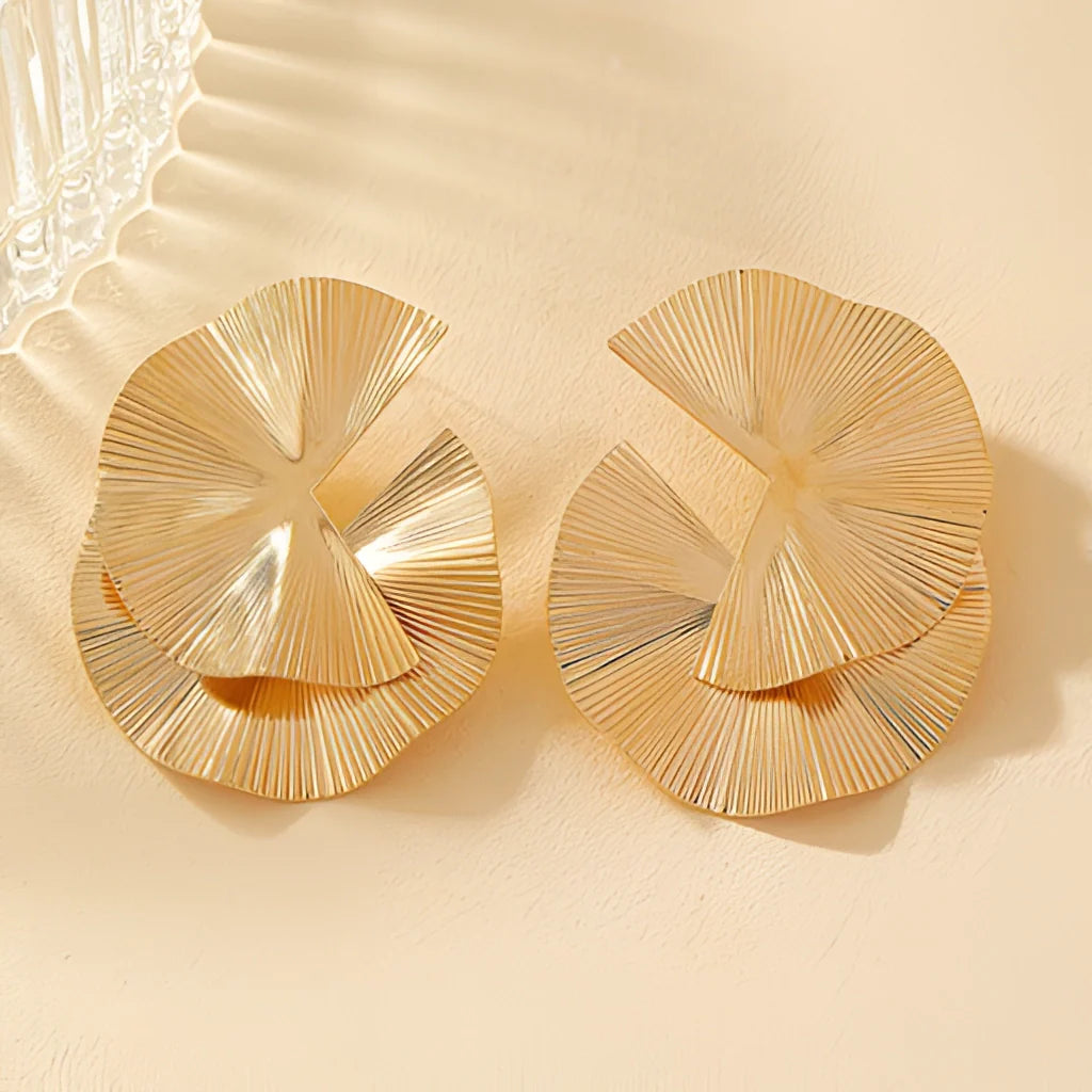 Luxury Textured Gold Fan Earrings – Designer Statement Jewelry
- ModishWorld