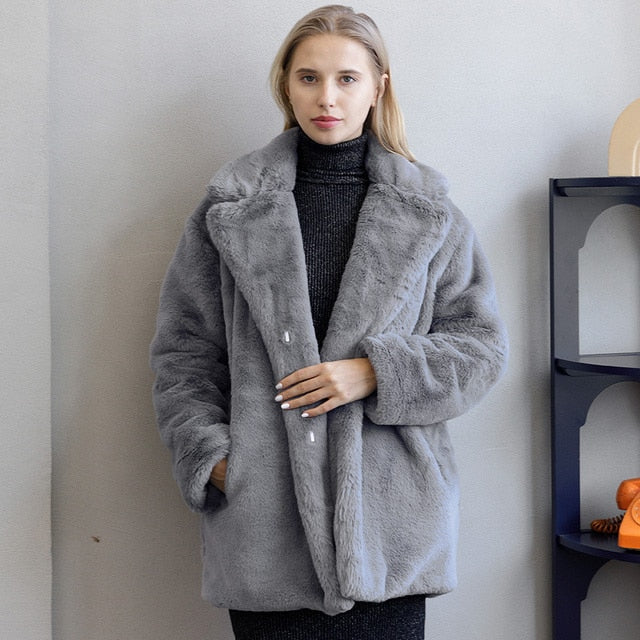 Women's Warm Oversized Coat with Classic Collar