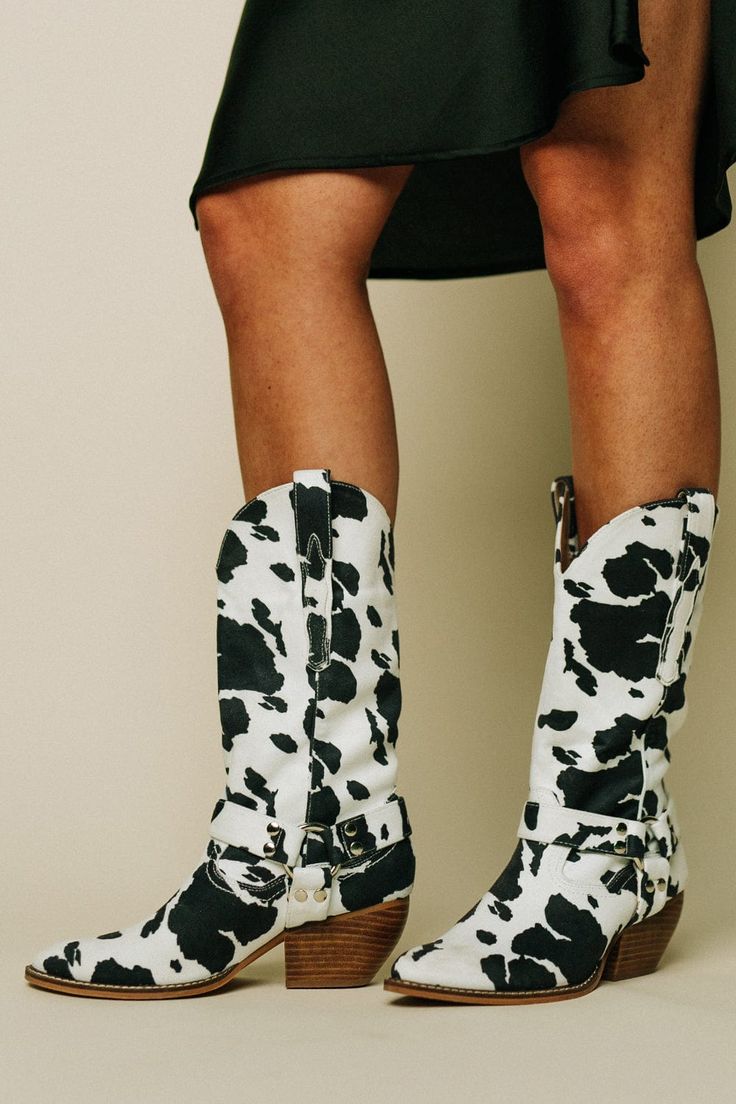 Women's Chic Western Boots - Fashionable & Versatile - ModishWorld