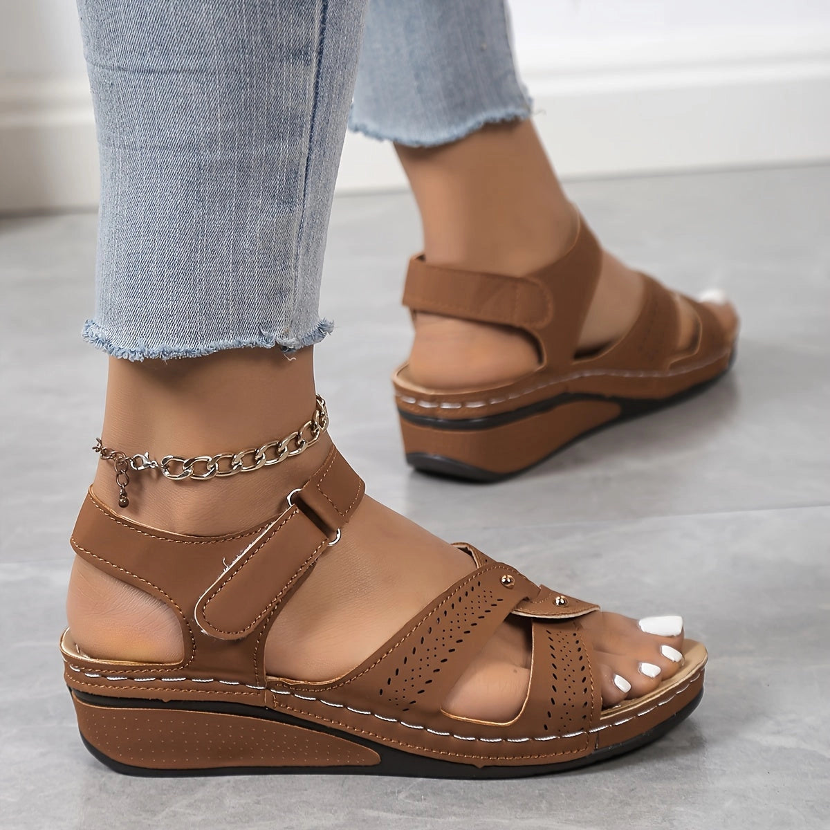 Stylish Chunky Platform Sandals in Beige with Chain Detail – Modish World