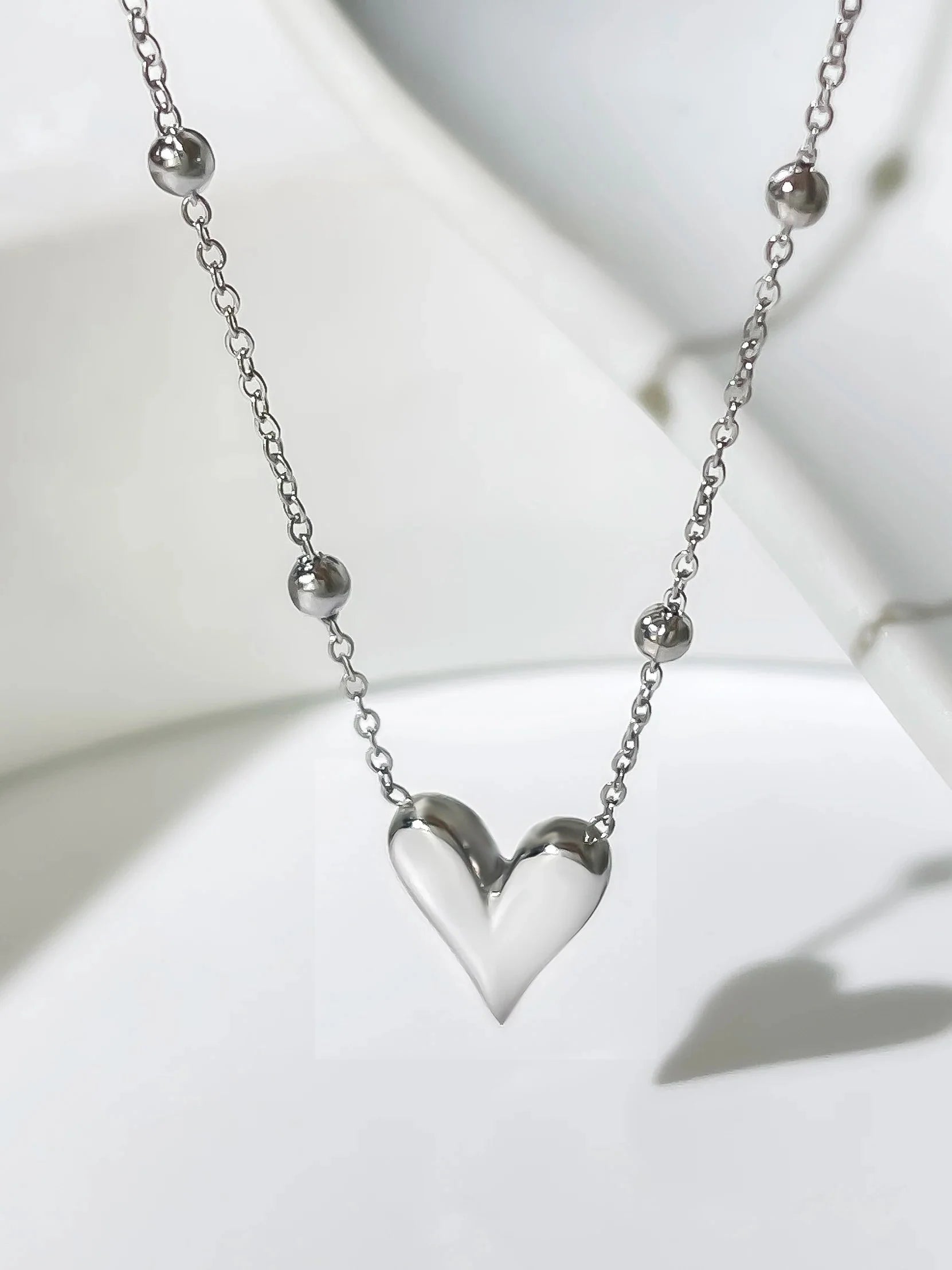 Delicate 18K Gold Heart Necklace – Romantic Gift for Her
 - ModishWorld
