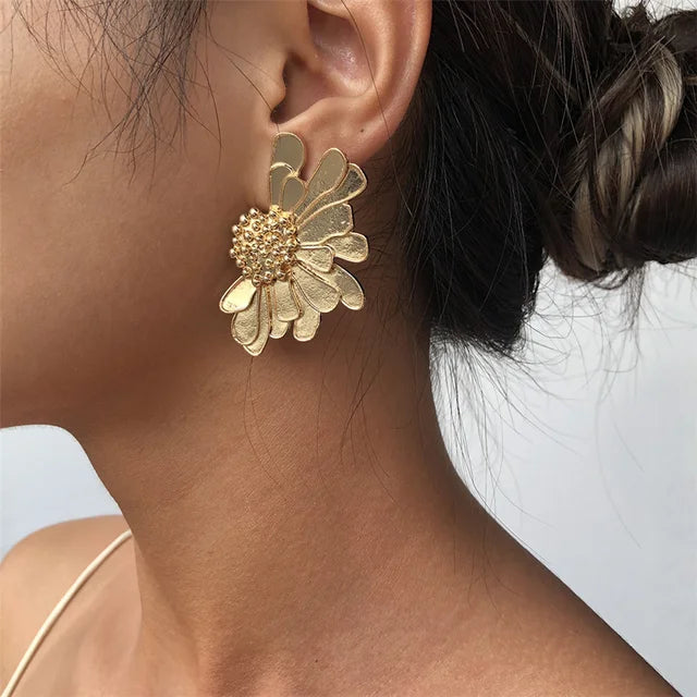 Gold Daisy Flower Statement Earrings - Elegant Botanical Jewelry
 - ModishWorld