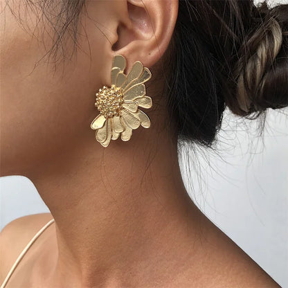 Gold Daisy Flower Statement Earrings - Elegant Botanical Jewelry
 - ModishWorld