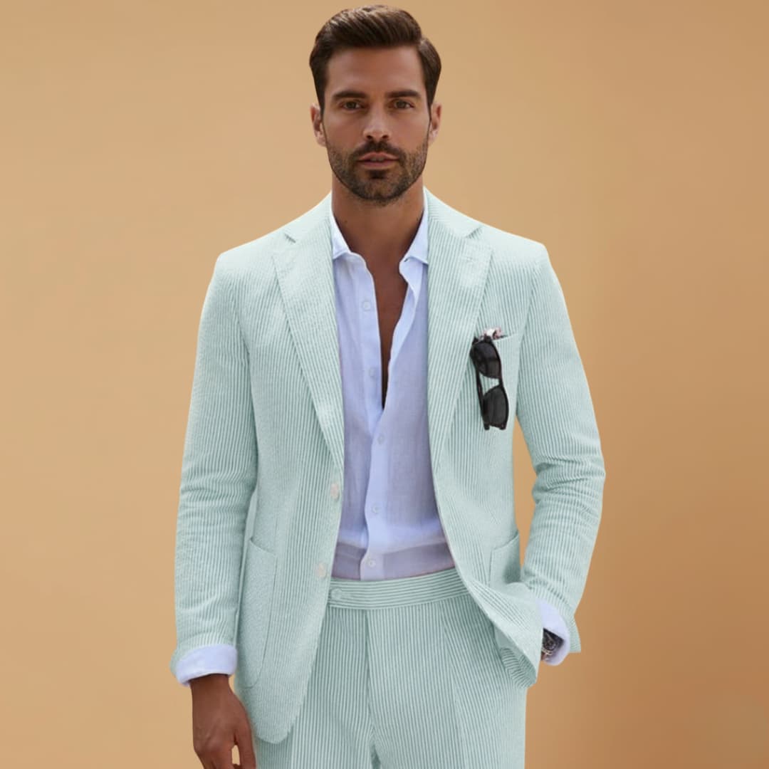Classic 2-Piece Suit with Patterned Fabric and Slim Lapels