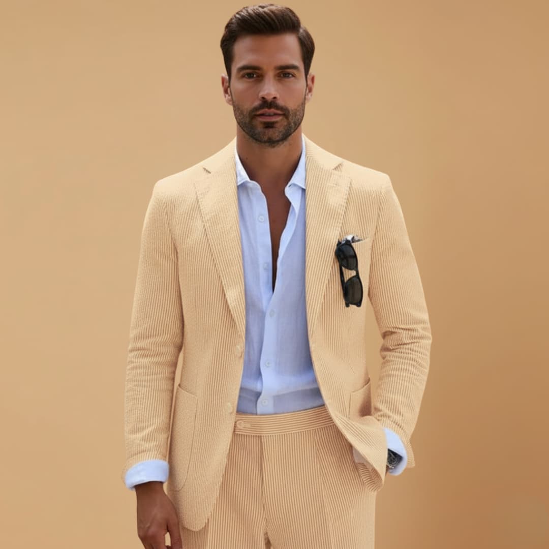 Classic 2-Piece Suit with Patterned Fabric and Slim Lapels
