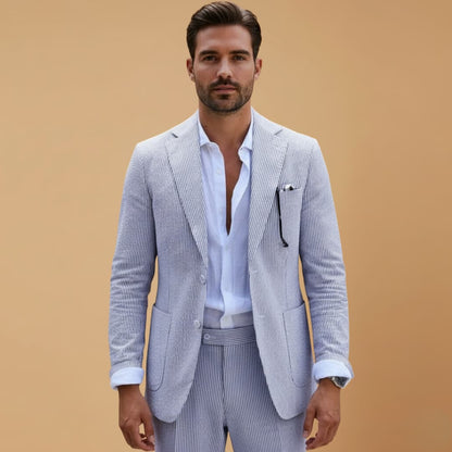Classic 2-Piece Suit with Patterned Fabric and Slim Lapels