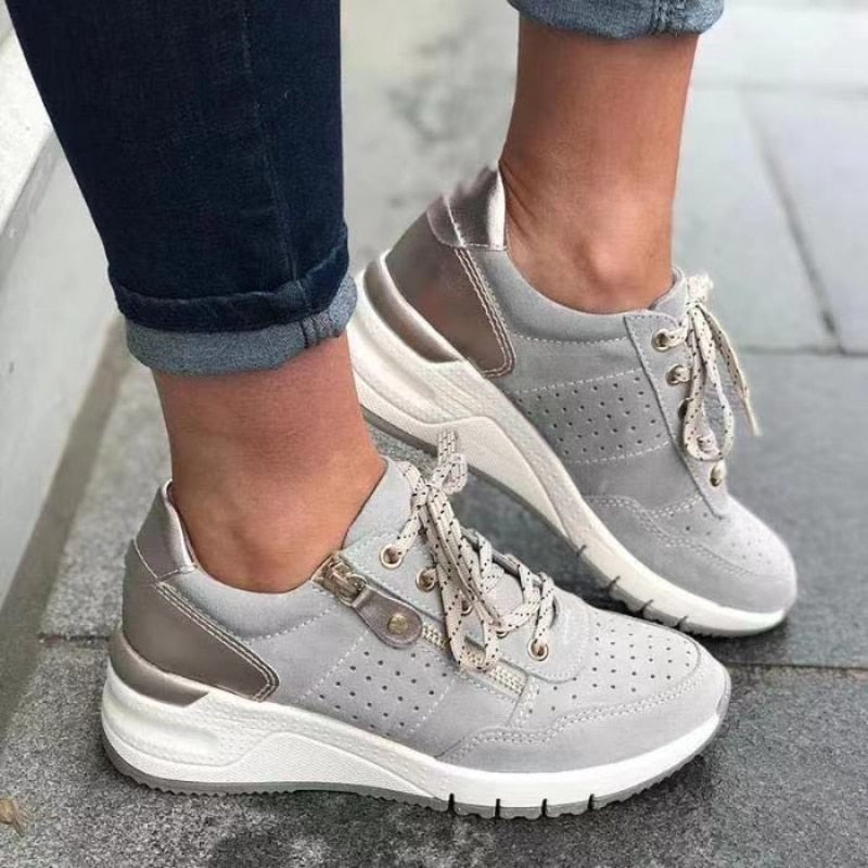 Relaxed Fit Women's Sneakers