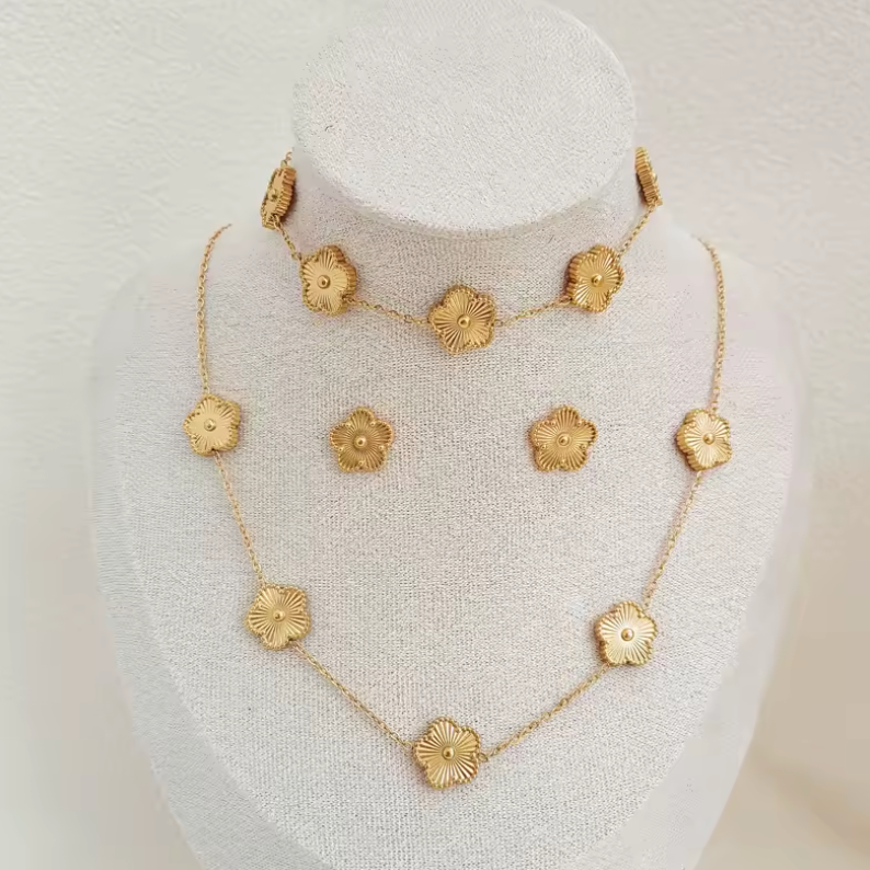 Beautiful Clover Necklace Gift Set - ModishWorld